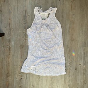 White with grey wave designs lulu top